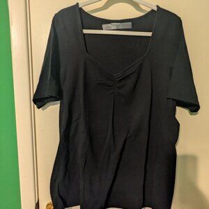 Torrid Foxy Tee sweetheart neckline - short sleeves - size 4.